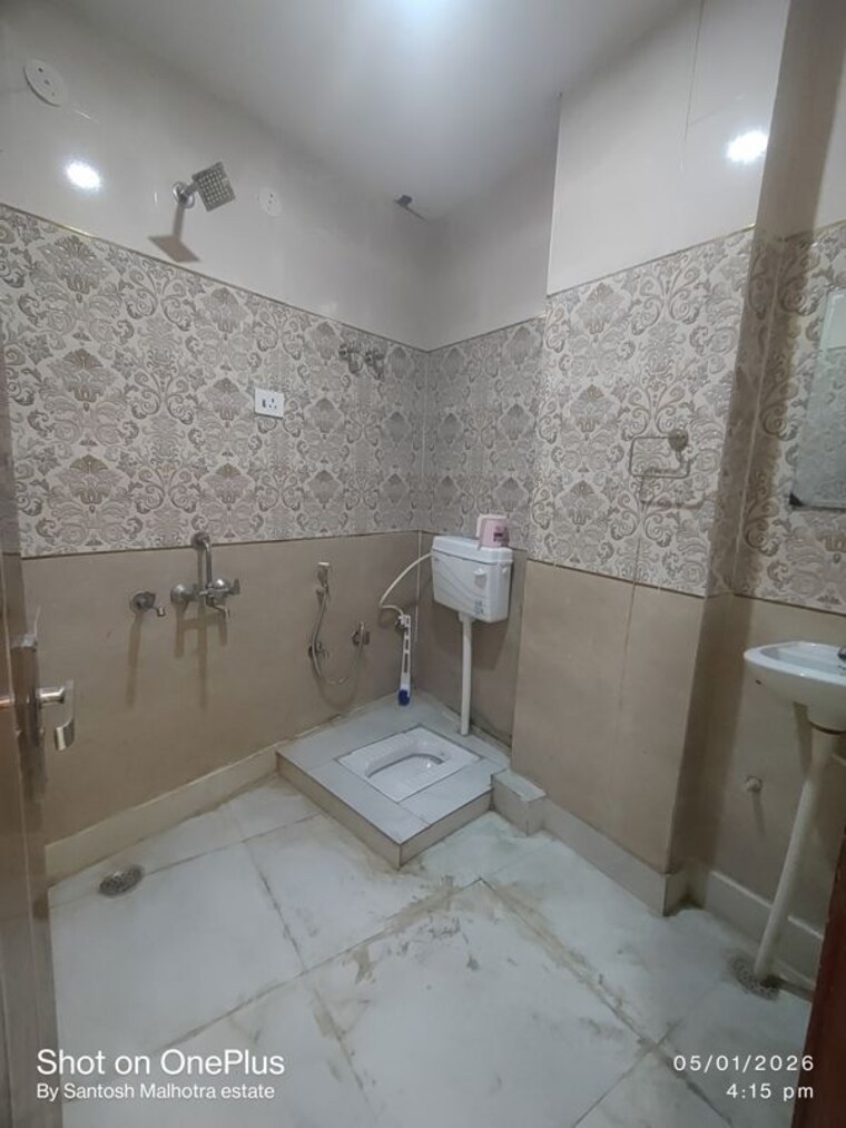 Attached Bathroom, dwarka mor 2 Bedroom 60 Sq.Yd. Builder Floor In Dwarka Mor Delhi 9733921