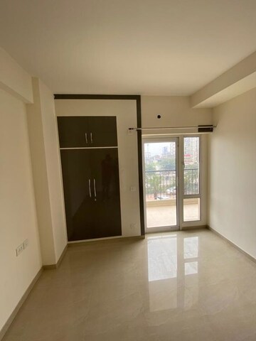 Room in 3 BHK Apartment at MCC Signature Residency, Raj Nagar Extension – for Rent