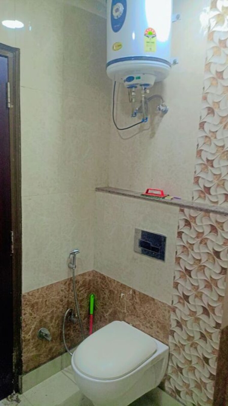Bathroom, sector 40 1 Bedroom 600 Sq.Ft. Builder Floor In Sector 40 Gurgaon 9734095
