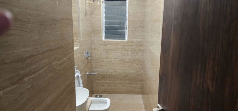 Bathroom, platinum-life 3 Bedroom 1000 Sq.Ft. Apartment In Andheri West Mumbai 9734090