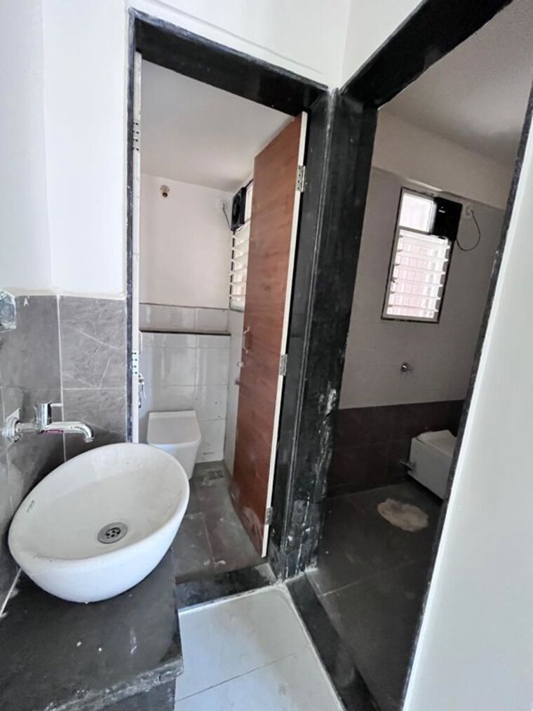 Bathroom, wadgaon sheri 2 Bedroom 940 Sq.Ft. Apartment In Wadgaon Sheri Pune 9734151