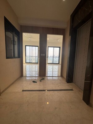 Room in 4 BHK Apartment at KL Astoria, Bandra West – for Rent