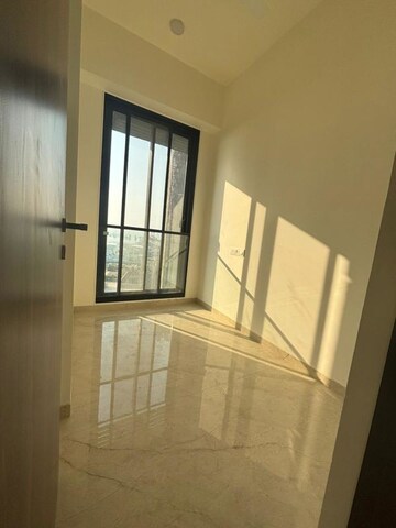 Room in 4 BHK Apartment at KL Astoria, Bandra West – for Rent