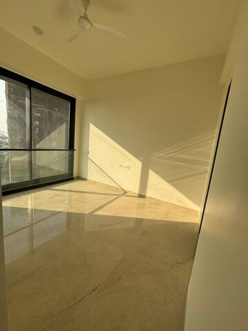 Room in 4 BHK Apartment at KL Astoria, Bandra West – for Rent