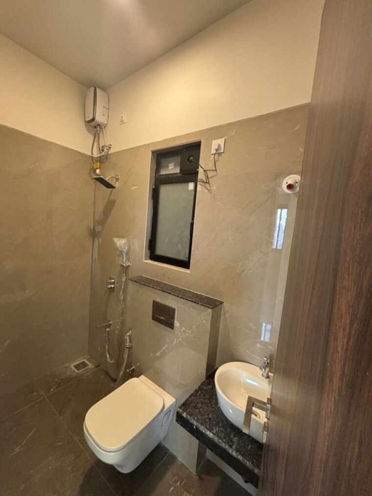 Bathroom, kl-astoria 4 Bedroom 1500 Sq.Ft. Apartment In Bandra West Mumbai 9734168