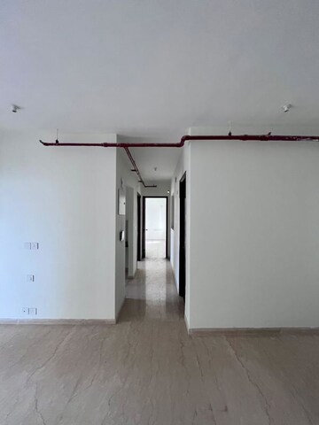 Room in 2 BHK Apartment at Kalpataru Paramount A, Kapur Bawdi – for Rent