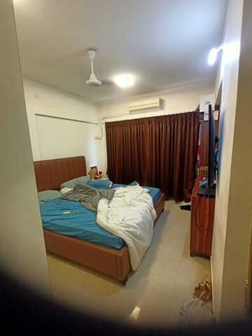 Bedroom in 2 BHK Apartment at Platinum Life, Andheri West – for Rent