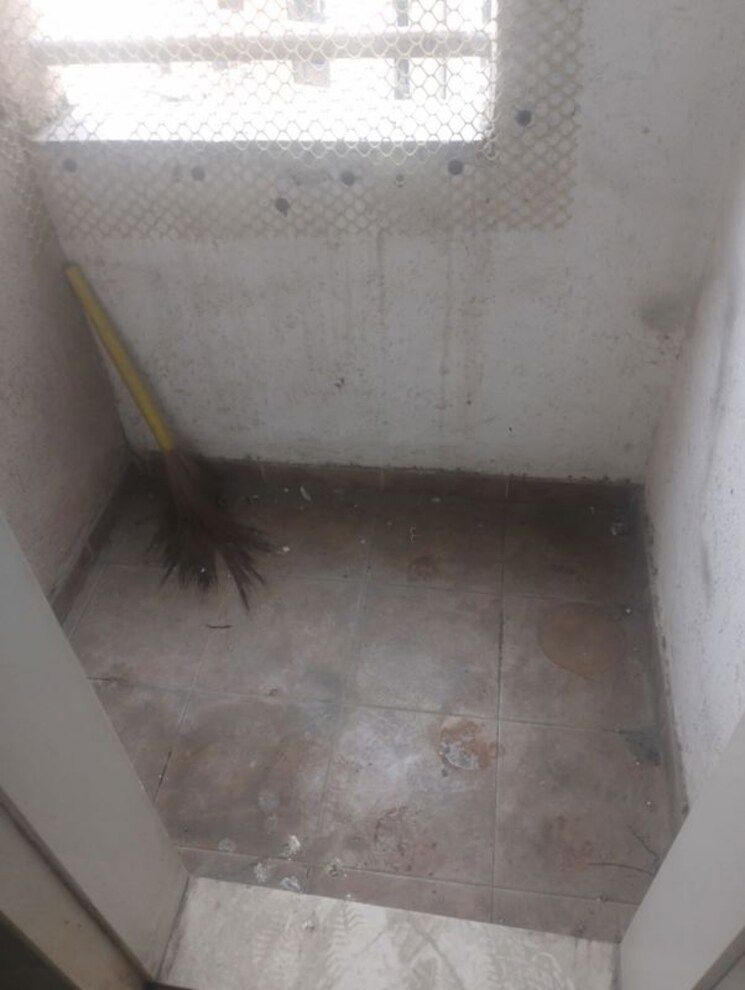 Bathroom, lodha-splendora 1 Bedroom 450 Sq.Ft. Apartment In Ghodbunder Road Thane 9734349