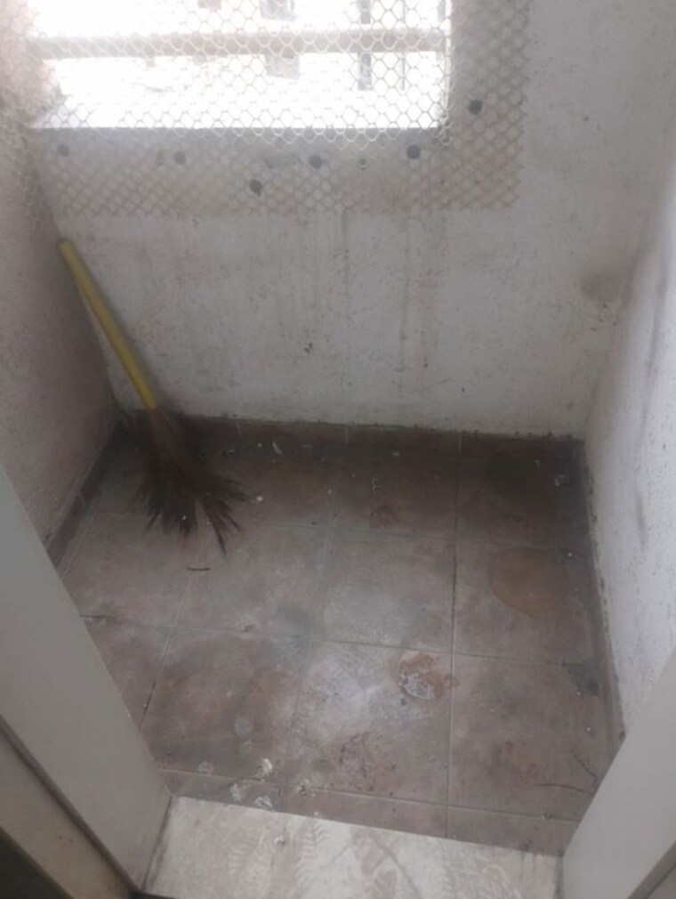 Bathroom, lodha-splendora 1 Bedroom 450 Sq.Ft. Apartment In Ghodbunder Road Thane 9734349