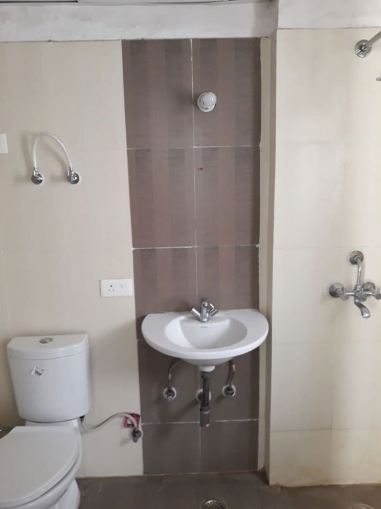 Bathroom, mahagun-mirabella 3 Bedroom 1880 Sq.Ft. Apartment In Sector 79 Noida 9734393