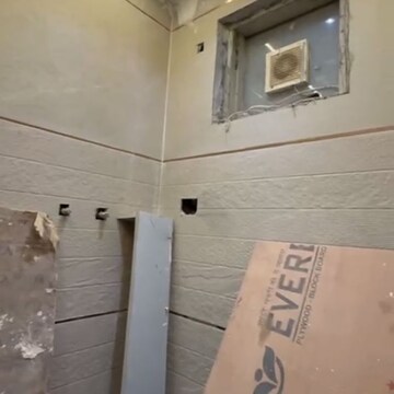 Furnished Amenities in 2 BHK Builder Floor at Rohini Sector 25 – for Sale