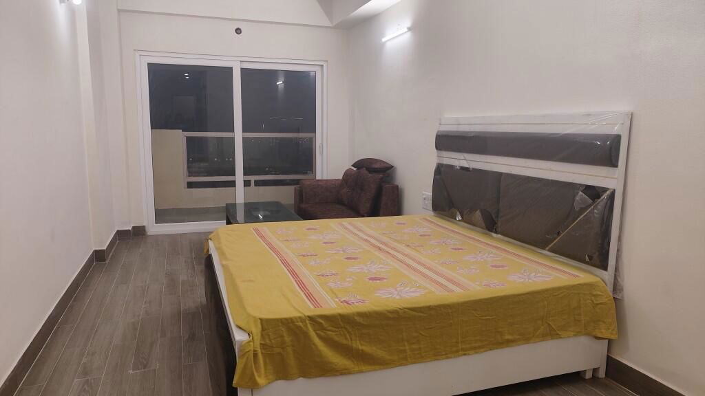 StudioApartment For Rent in Gaur Runway Suites