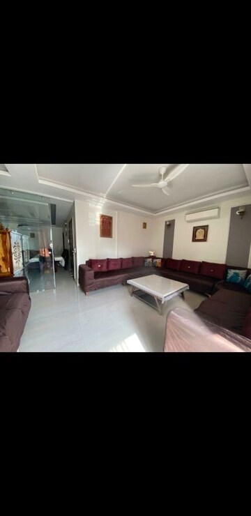 Master Bedroom in 3.5 BHK Builder Floor at The Grand, Sector 52 – for Sale