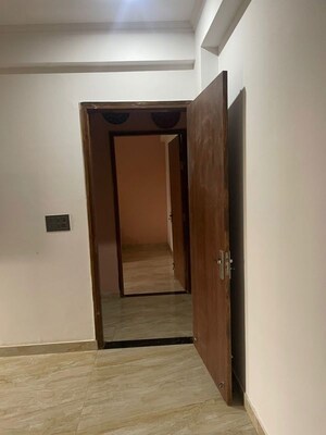 Room in 3 BHK Builder Floor at Sector 76 – for Rent