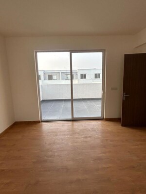 Room in 4 BHK Villa at Godrej Golf Links Crest, Sector 27 Yamuna Expressway – for Rent