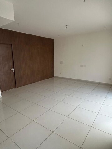 Room in 4 BHK Villa at Godrej Golf Links Crest, Sector 27 Yamuna Expressway – for Rent