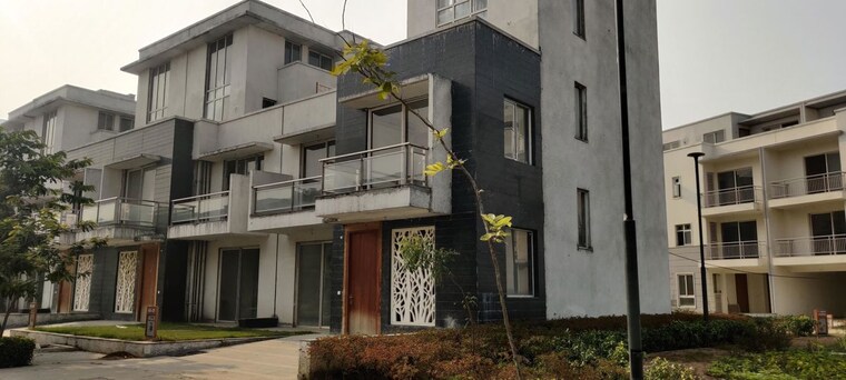 Exterior View, godrej-golf-links-crest 4 Bedroom 3068 Sq.Ft. Villa In Sector 27 Yamuna Expressway Greater Noida 9734784