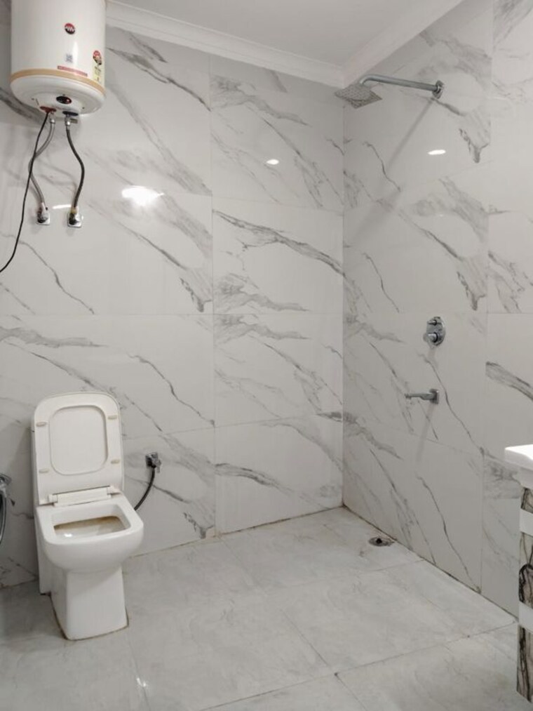 Bathroom, saket 3 Bedroom 1600 Sq.Ft. Builder Floor In Saket Delhi 9734829