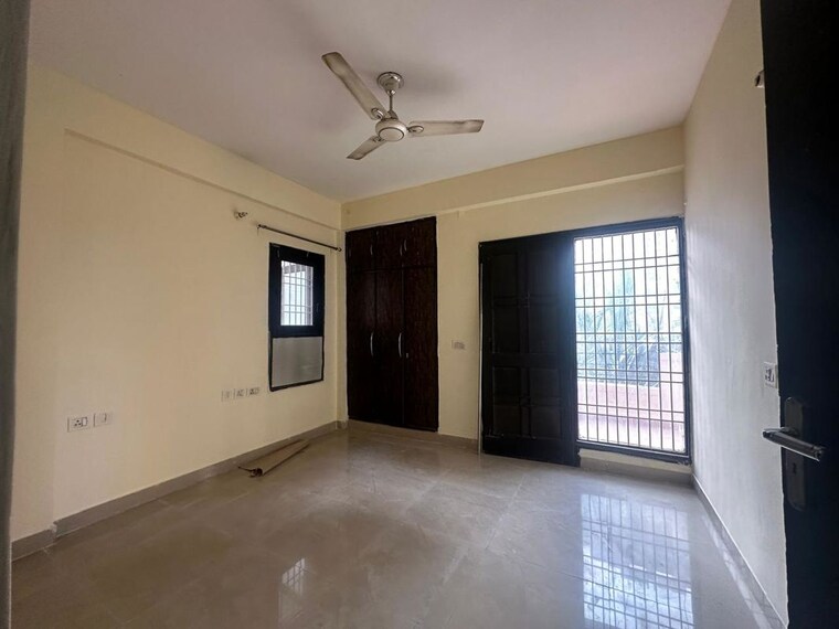 Room, rps-savana 2.5 Bedroom 1400 Sq.Ft. Apartment In Sector 88 Faridabad 9735034