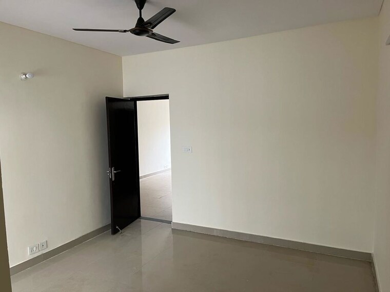 Room, puri-vip-floors 3 Bedroom 1622 Sq.Ft. Apartment In Sector 81 Faridabad 9658917