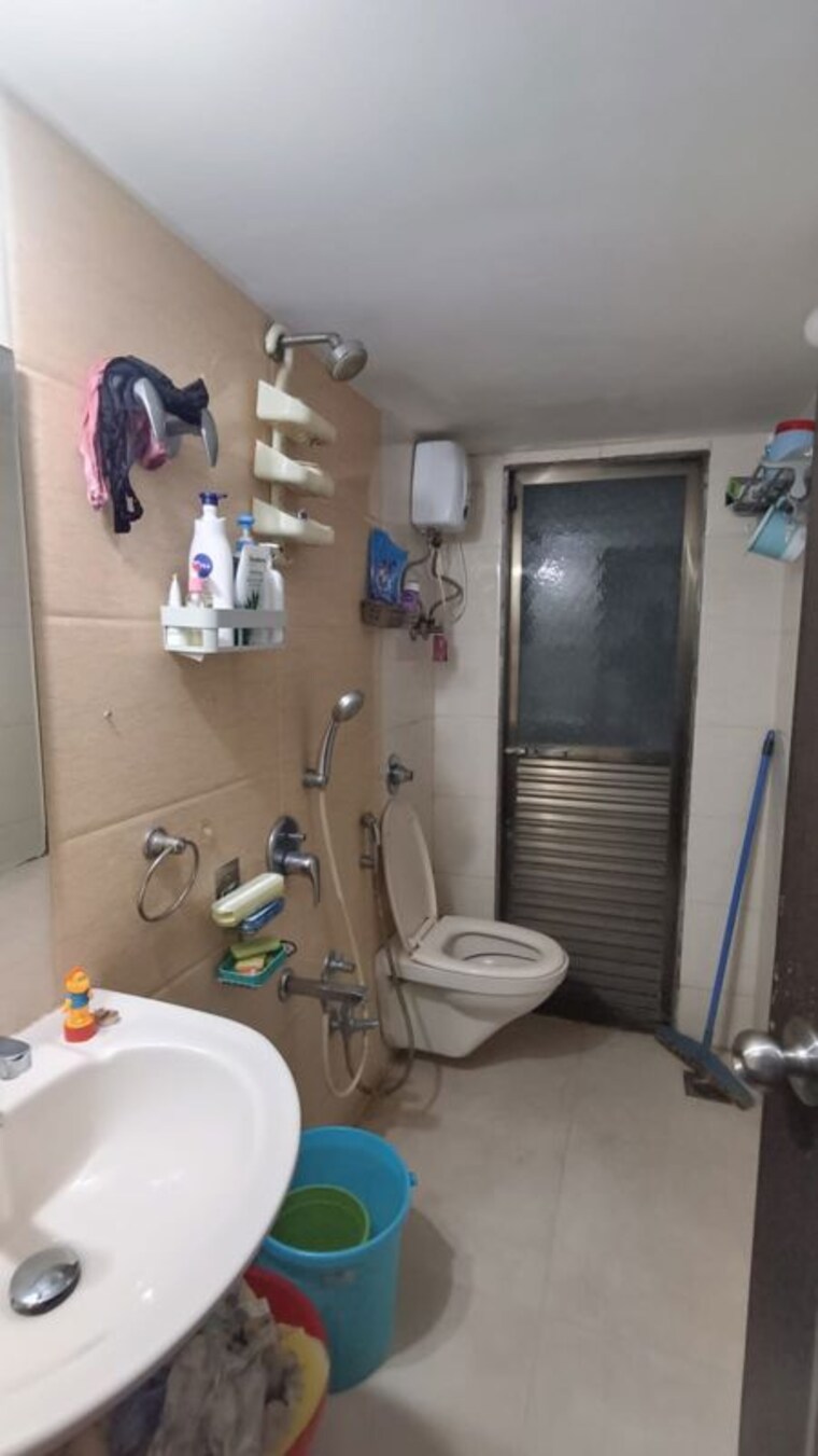 Bathroom, bhavya-supreme-annexe 2 Bedroom 900 Sq.Ft. Apartment In Parel Mumbai 9735310