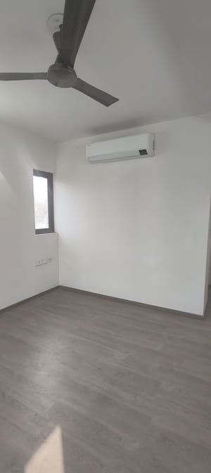 Room in 4 BHK Apartment at Birla Navya, Sector 63a – for Rent