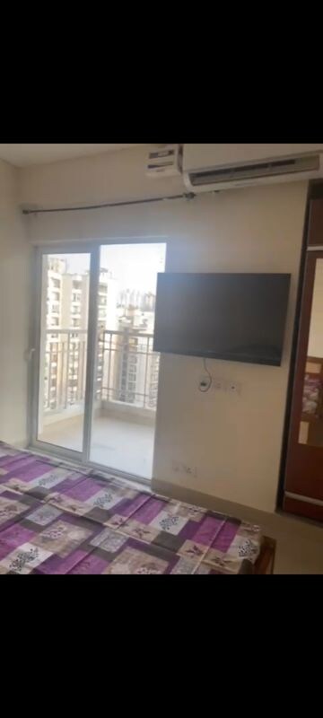 Room in 2 BHK Apartment at VVIP Homes, Gaur City 2 – for Rent