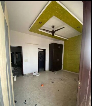 Room in 2 BHK Builder Floor at Sector 52 – for Sale
