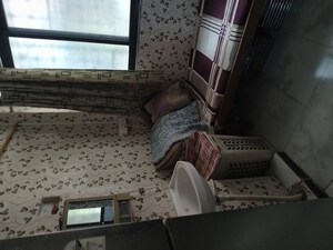 Master Bedroom in Studio Independent House at Kurla East – for Rent