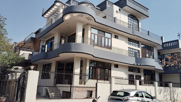 Exterior View, sector 49 Pg For Boys In Sector 49 9735621