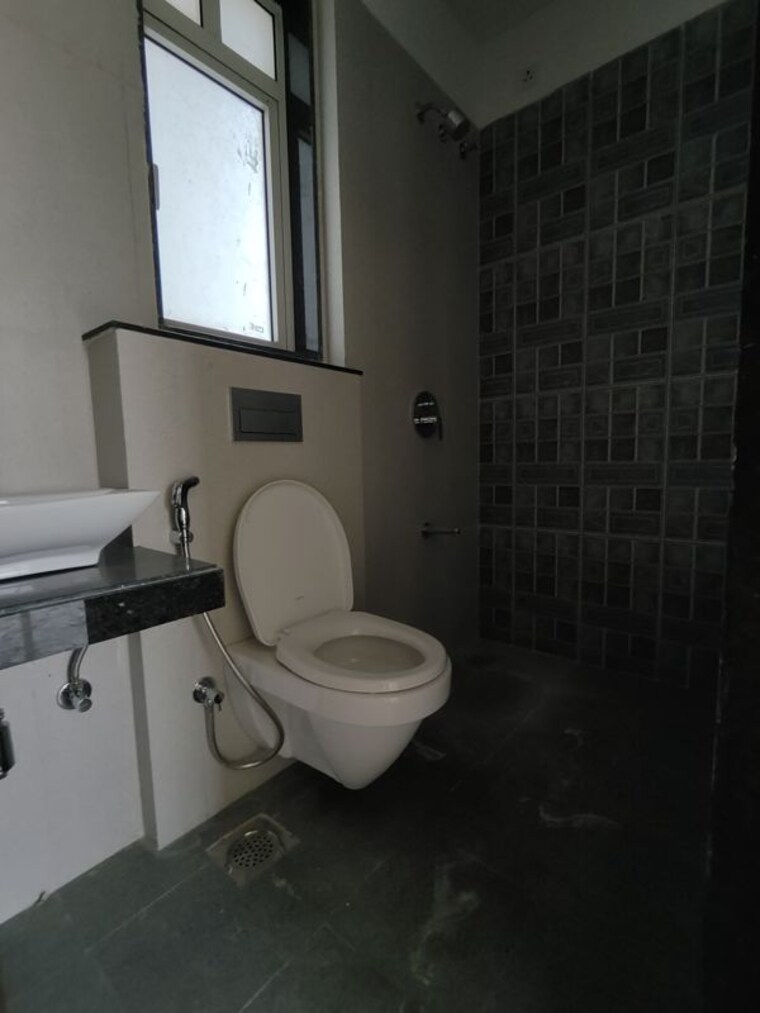 Bathroom, sheth-zuri 3 Bedroom 794 Sq.Ft. Apartment In Laxmi Nagar Thane 9735623