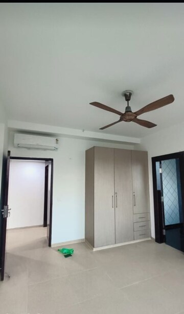 Room in 4 BHK Apartment at Omaxe Forest Spa, Sector 93b – for Rent