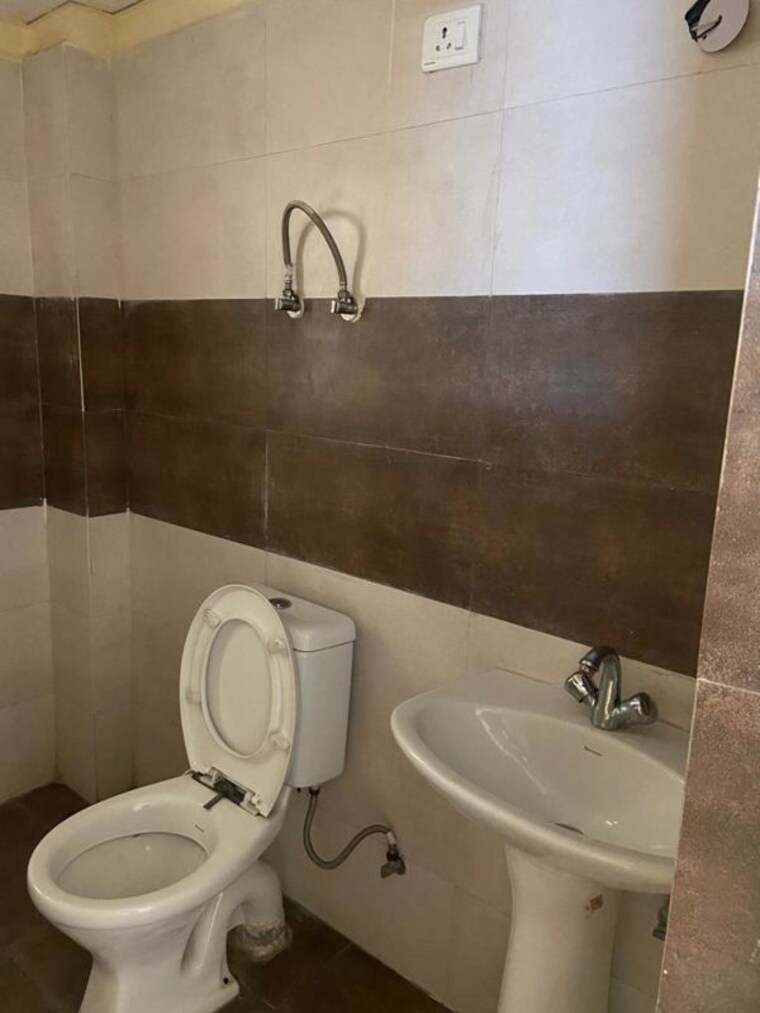 Bathroom, svp-gulmohur-garden 2 Bedroom 960 Sq.Ft. Apartment In Raj Nagar Extension Ghaziabad 9095617