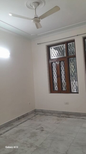 Room in 3 BHK Builder Floor at Unitech South City II, Sector 50 – for Rent