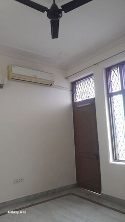 3 BHK + Pooja Room Builder Floor For Rent in Unitech South City II