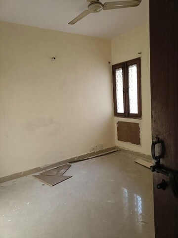 Room in 2 BHK Apartment at Patparganj – for Rent