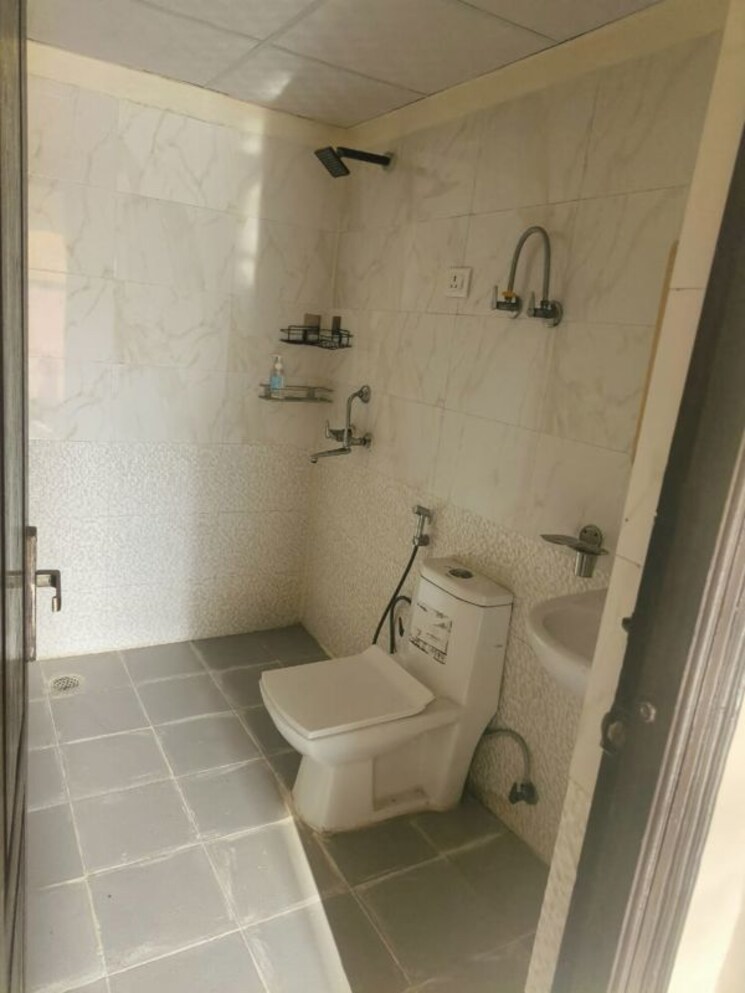 Bathroom, gardenia-golf-city 3 Bedroom 1350 Sq.Ft. Apartment In Sector 75 Noida 9735833