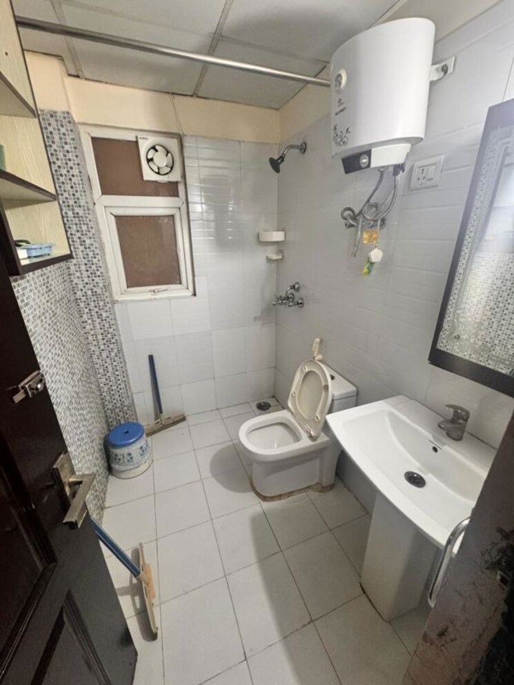 Bathroom, aims-golf-avenue-ii 2 Bedroom 930 Sq.Ft. Apartment In Sector 75 Noida 9735948