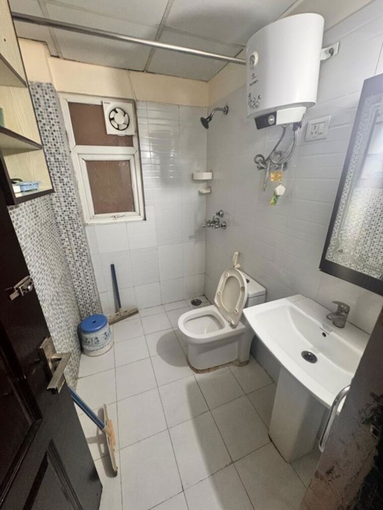 Bathroom, aims-golf-avenue-ii 2 Bedroom 930 Sq.Ft. Apartment In Sector 75 Noida 9735948