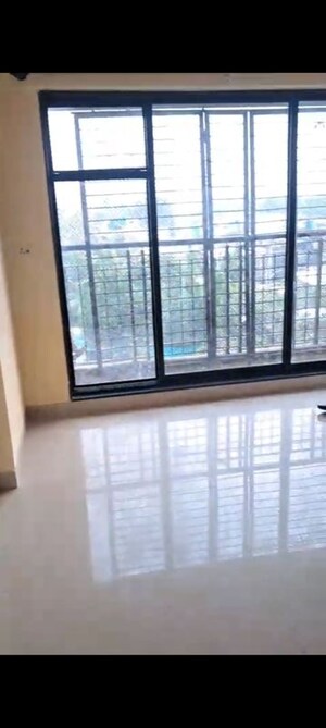 Room in 2 BHK Apartment at Kohinoor City Phase III, Kurla West – for Rent