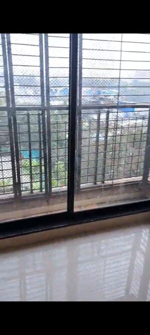 Room in 2 BHK Apartment at Kohinoor City Phase III, Kurla West – for Rent