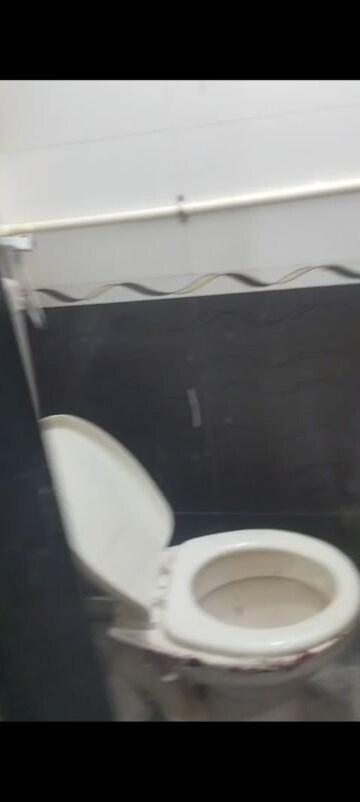 Master Bedroom in 1 BHK Apartment at Kurla West – for Rent