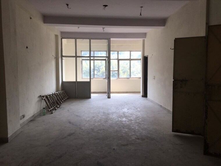 Room, sector 63 Commercial Warehouse 4500 Sq.Ft. In Sector 63 Noida 9735996