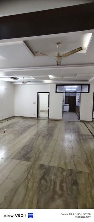 Room in 3 BHK Independent House at RWA Apartments Sector 50, Sector 50 – for Rent