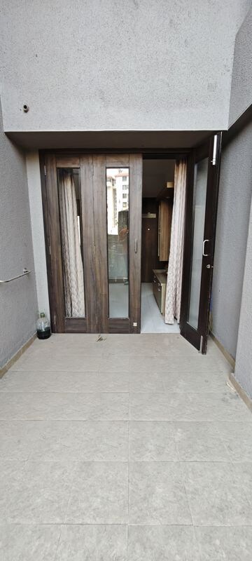 Room in 2.5 BHK Apartment at Ravetkar Sukhniwas, Senapati Bapat Road – for Sale