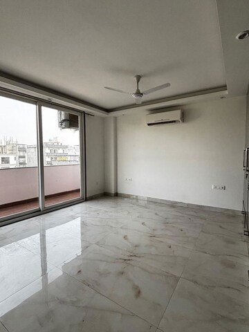 Room in 3 BHK Builder Floor at Global Arcade, Sector 42 – for Rent