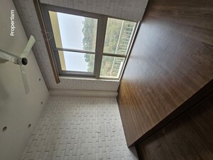 Room in 2 BHK Apartment at Hiranandani Castle Rock, Powai – for Rent