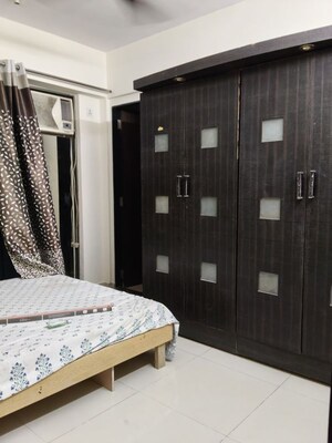 2 BHK Apartment For Rent in Runwal Symphony, Santacruz East