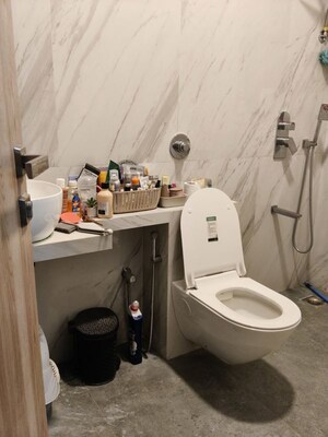 Team Area in 2 BHK Apartment at Diamond Park, Santacruz East – for Rent