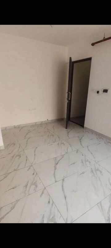 Room in 2 BHK Apartment at Raymond Ten X Habitat, Pokhran Road No Two – for Rent